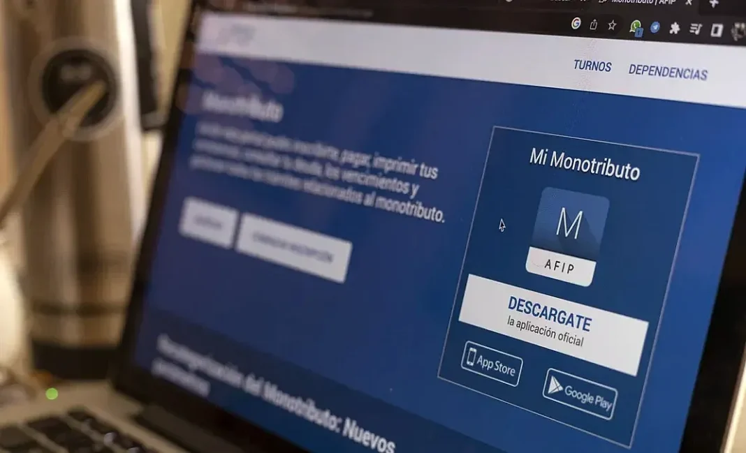 Cuadro con valores de cuotas mensuales del Monotributo por categoría