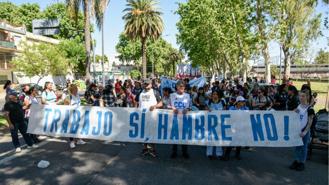 Gráfico comparativo del salario mínimo y el costo de las necesidades básicas