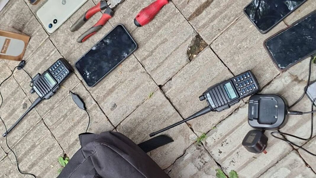 Dispositivos inhibidores de señal secuestrados por la policía en Rosario