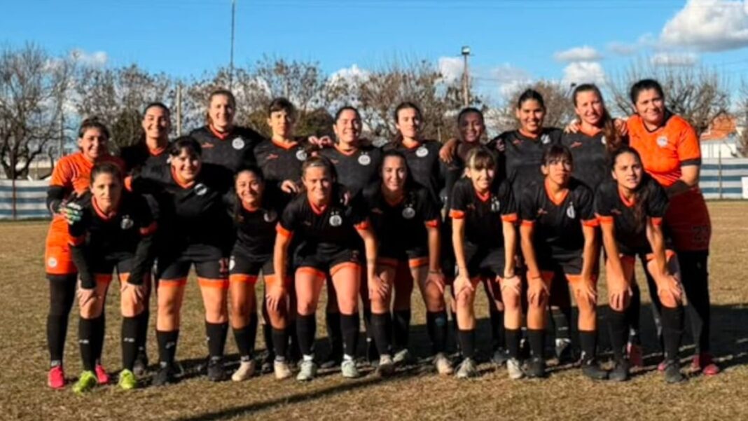 Partido de fútbol femenino de Adiur en la Copa Santa Fe