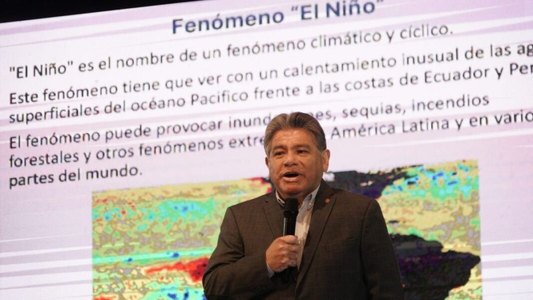 Reunión de funcionarios provinciales e intendentes en la Sala Lavardén de Rosario para coordinar planes de contingencia ante El Niño