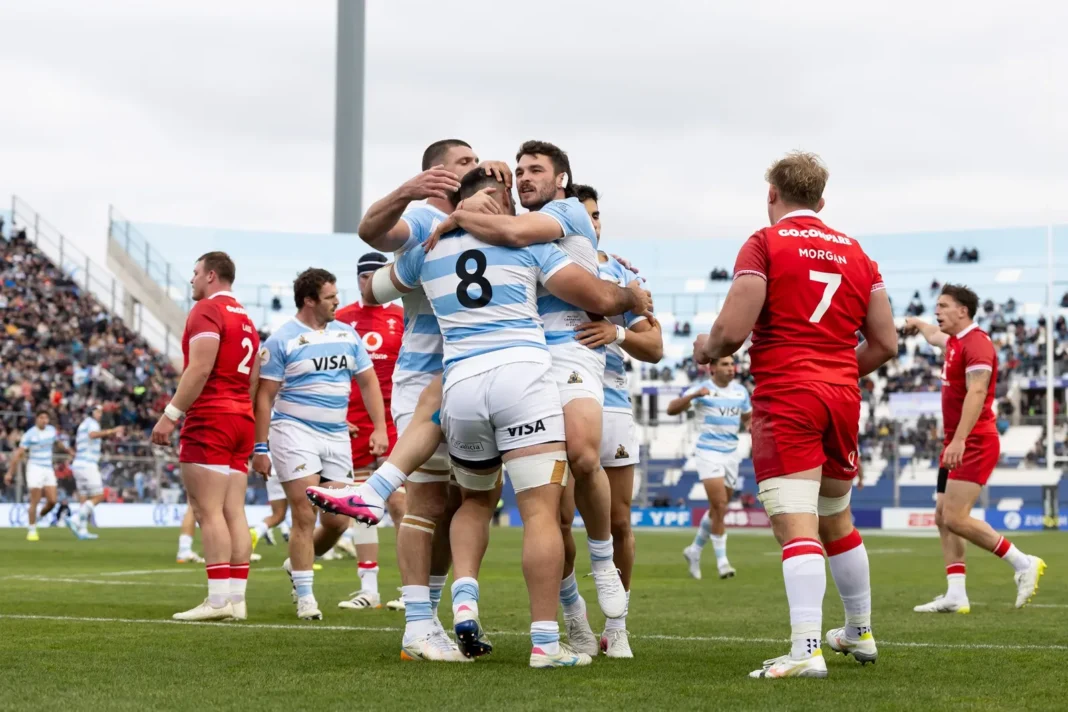 Jugadores de Los Pumas celebrando un try ante Gales en el Estadio del Bicentenario