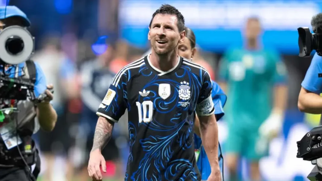 Lionel Messi celebra tras la victoria de Argentina ante Inglaterra