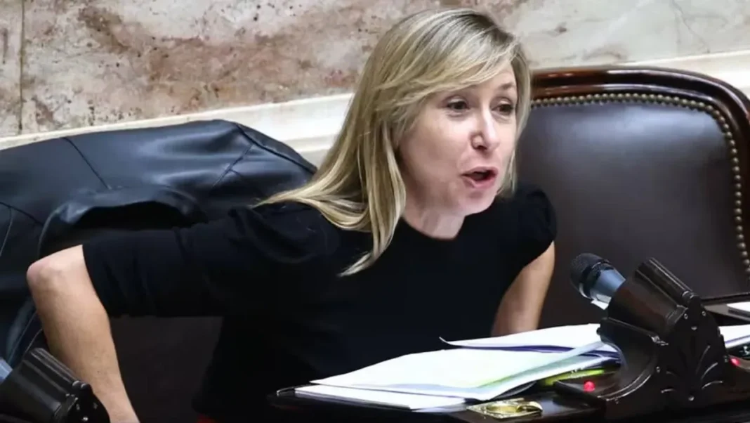 Myriam Bregman en un evento público
