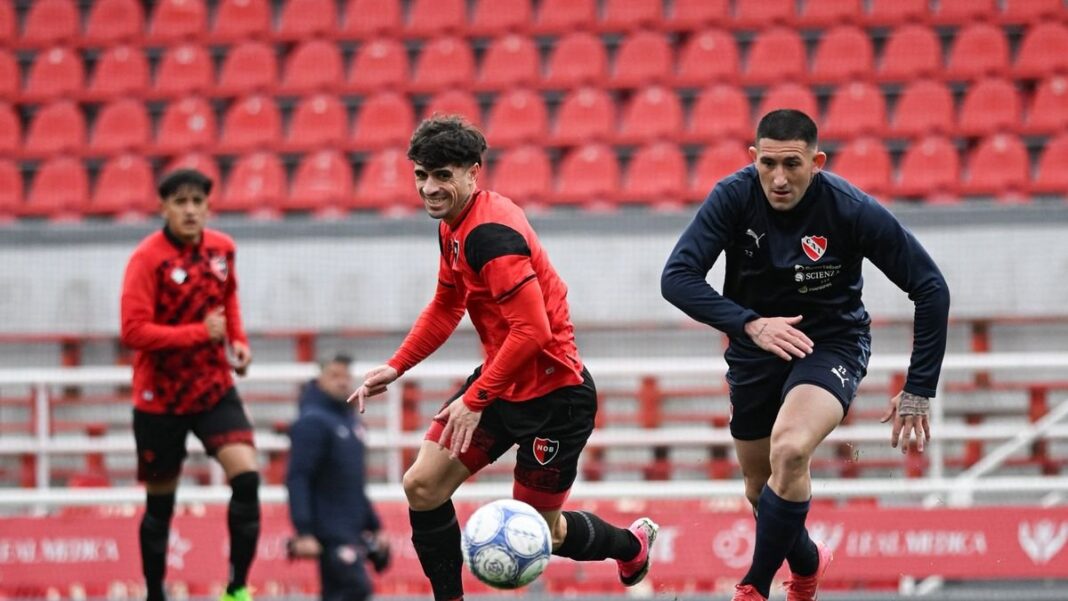 Jugadores de Newell's durante el amistoso ante Independiente en Avellaneda