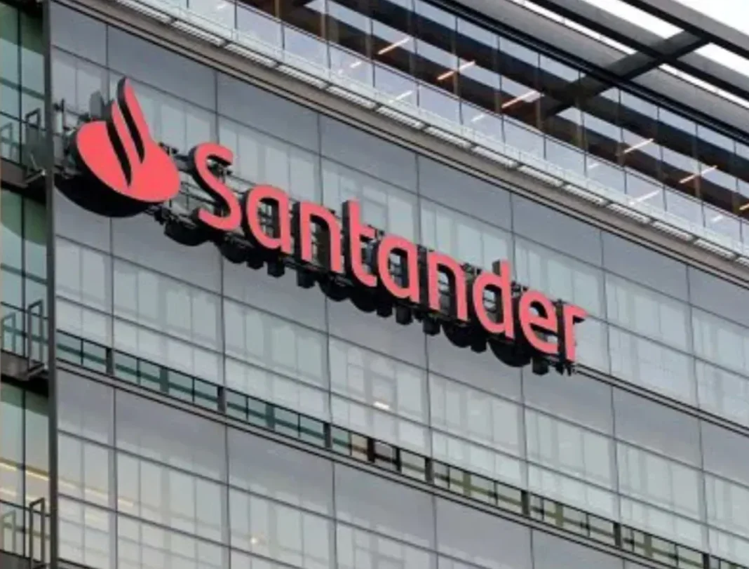Fallo judicial contra Banco Santander por débitos a clienta