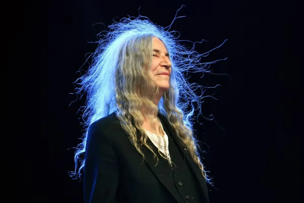 Patti Smith en un escenario