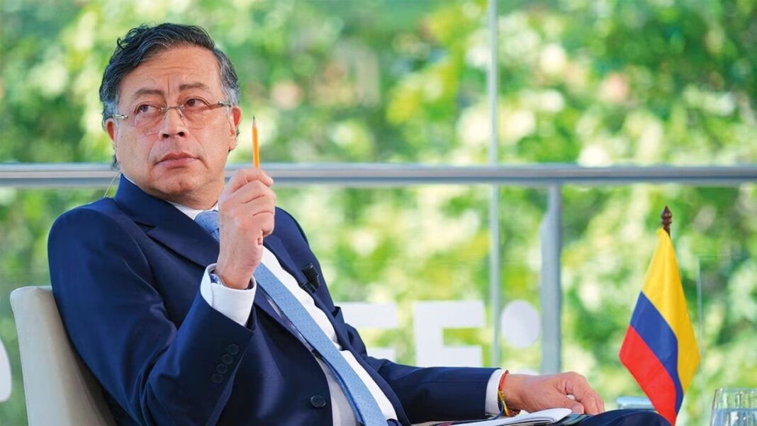Gustavo Petro en conferencia de prensa en la Casa de Nariño