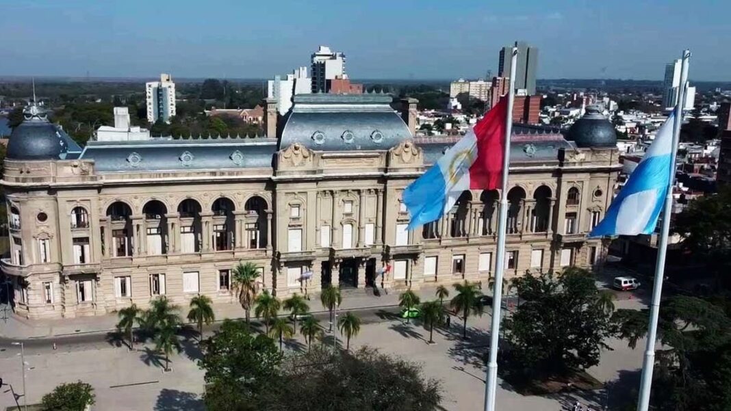 Gráfico de barras que compara la variación real de la coparticipación por provincia en junio