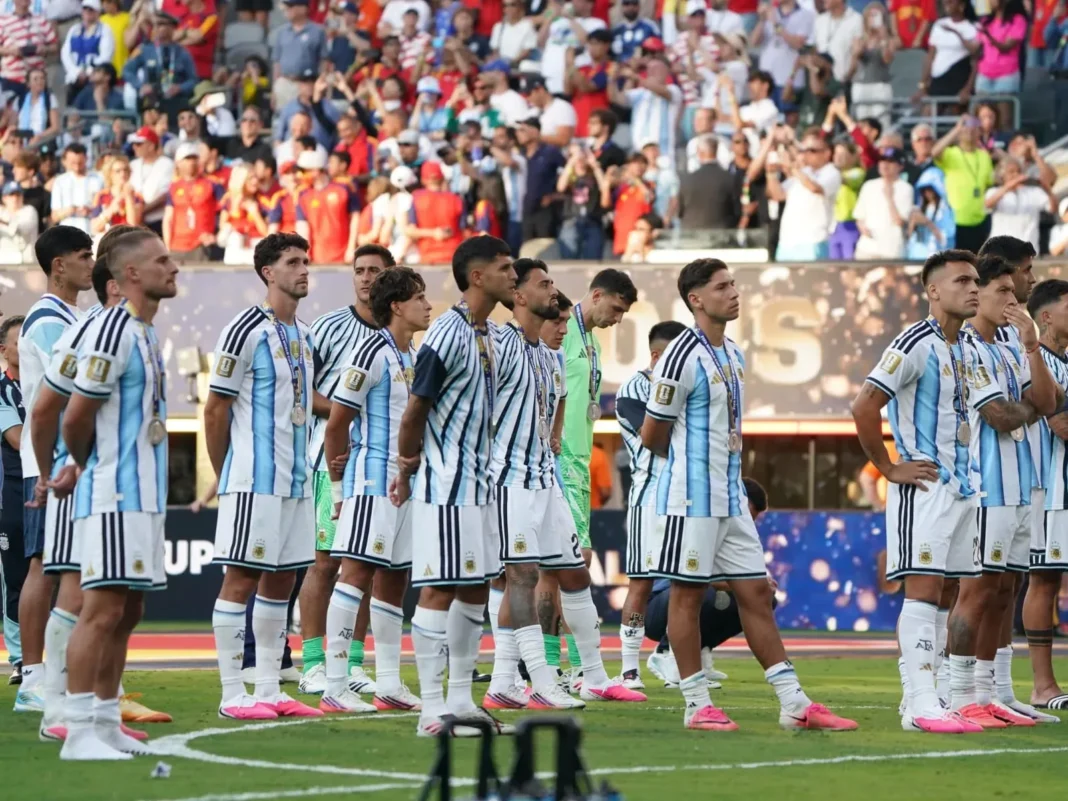 Selección argentina de fútbol en el aeropuerto tras la final del Mundial 2026