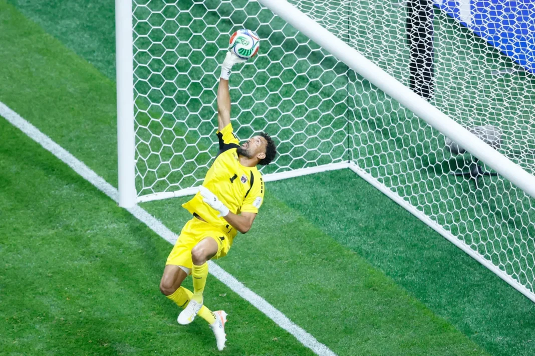 Josimar José Évora Dias, Vozinha, arquero de la Selección de Cabo Verde, durante un partido del Mundial 2026