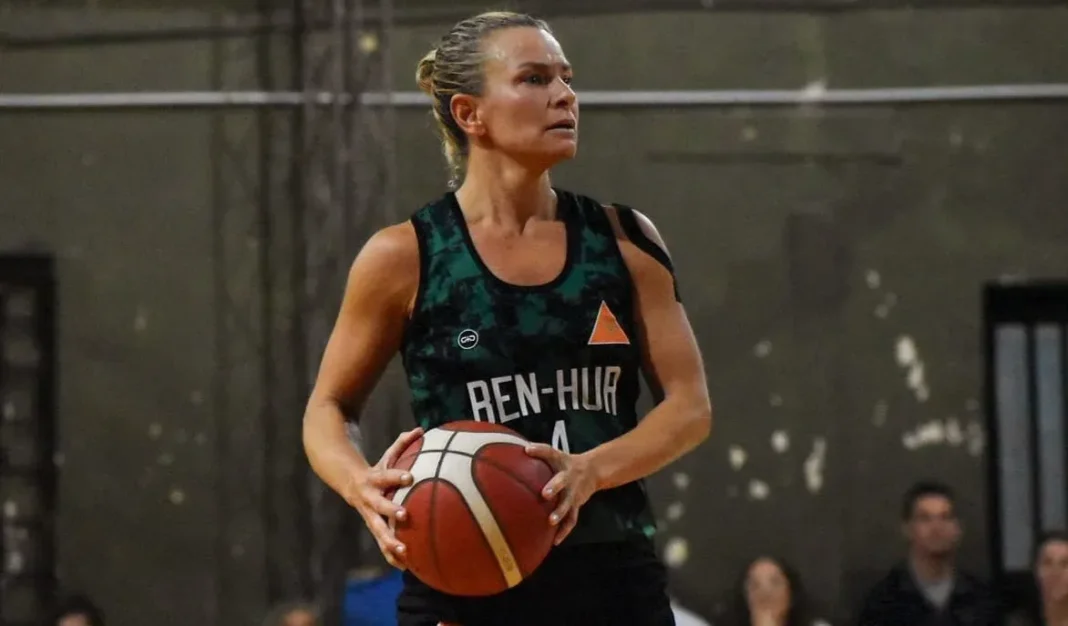 Partido de básquet femenino entre Ben Hur y Rosario Central
