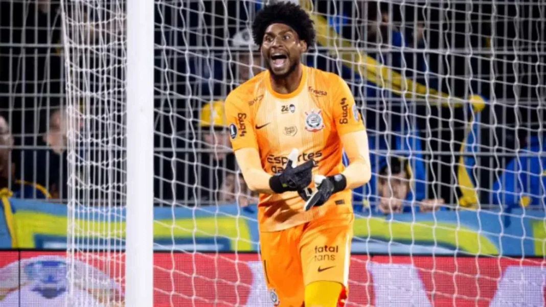Arquero Hugo Souza durante el partido entre Rosario Central y Corinthians