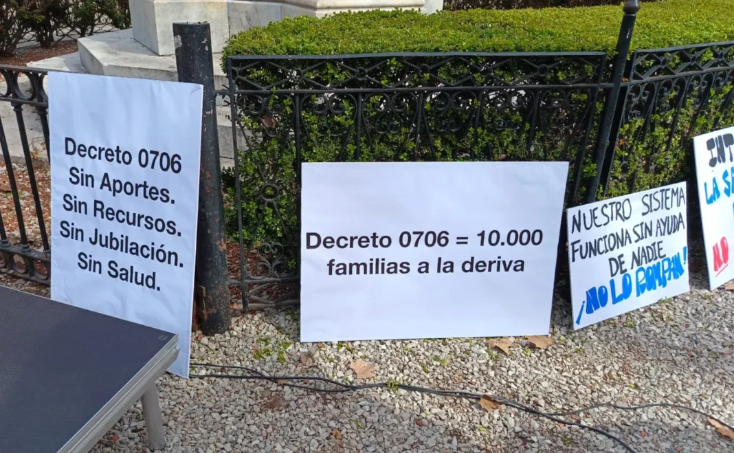 Concentración en la plaza 25 de Mayo por el Decreto 706/2026