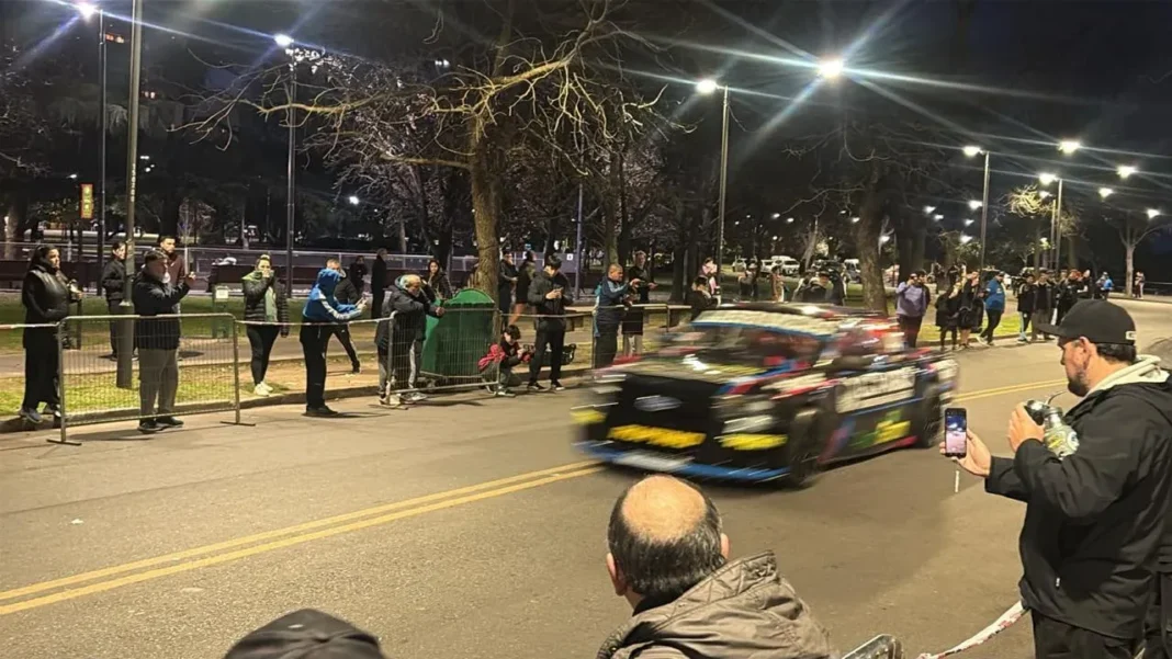 Camionetas del TC Pick Up en exhibición en el Parque Urquiza de Rosario