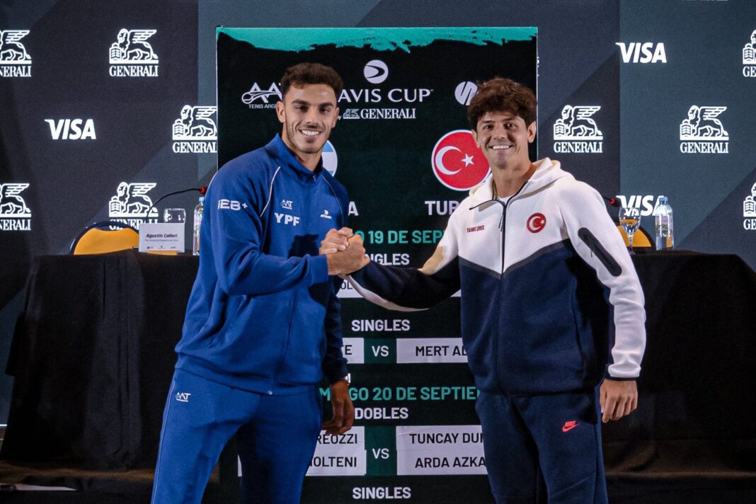 Francisco Cerúndolo durante un partido de Copa Davis