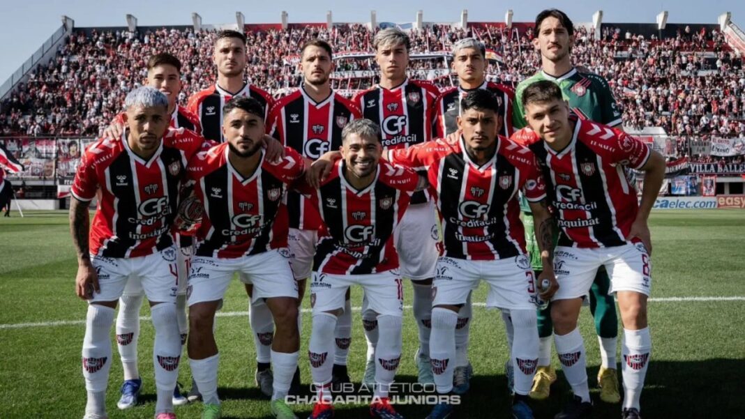 Estadio de Chacarita Juniors vacío durante un partido