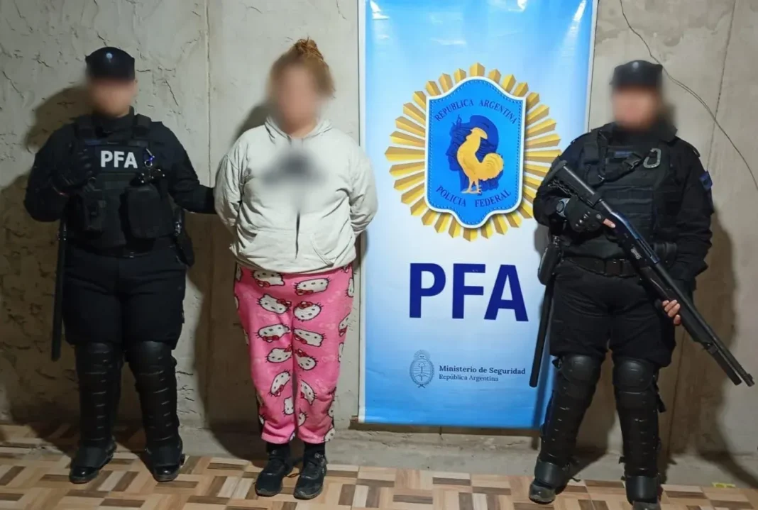 Detuvieron a tres mujeres acusadas de vender drogas detrás de una escuela en Rosario