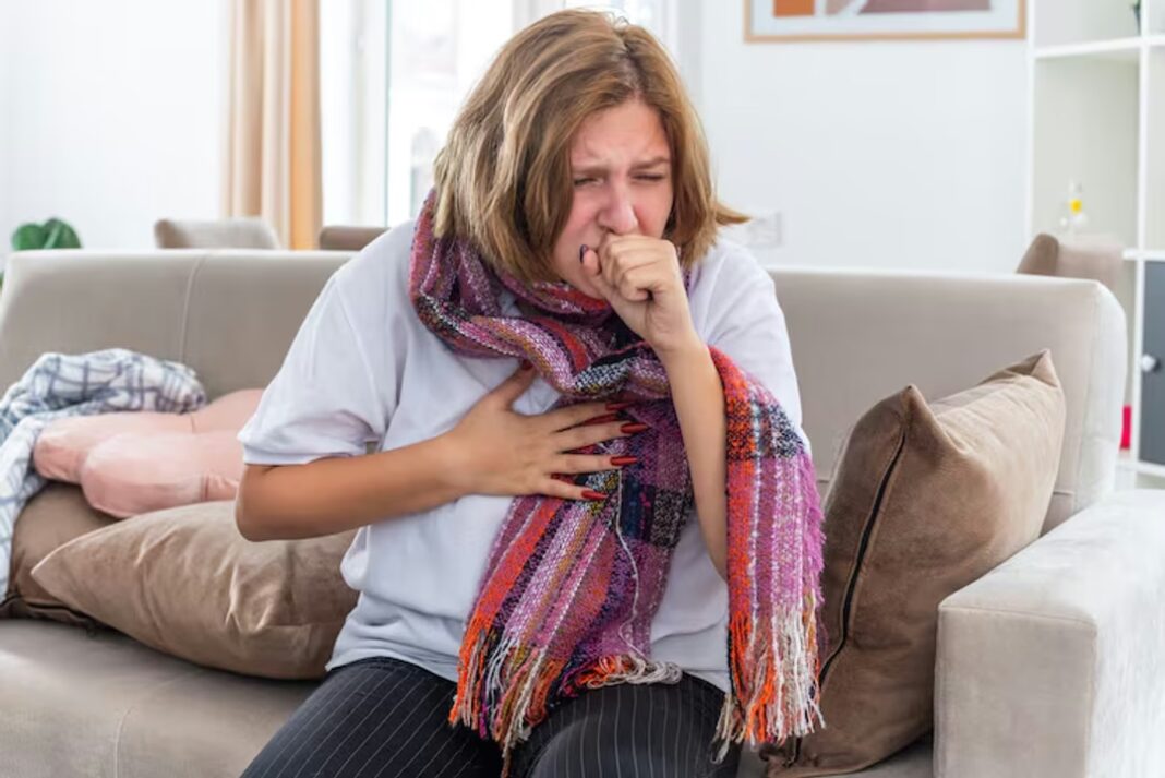 Adulto mayor recibiendo atención médica respiratoria