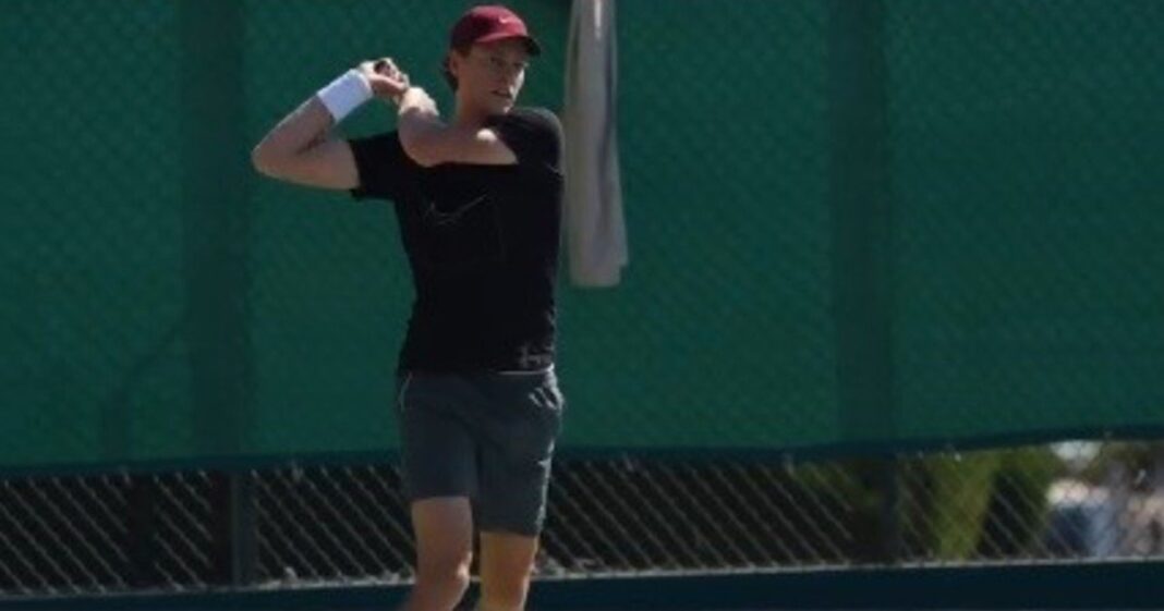 Jannik Sinner durante un entrenamiento en Montecarlo