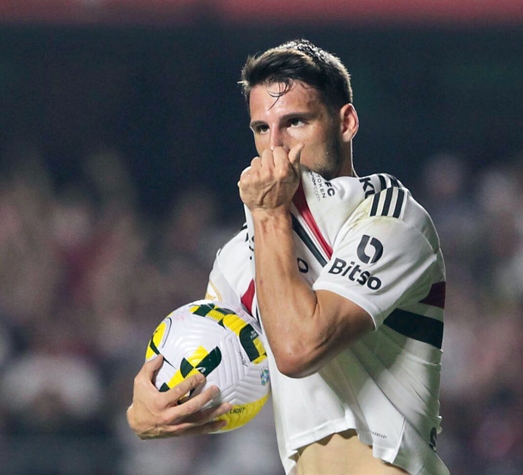 Jonathan Calleri con la camiseta de San Pablo durante un partido