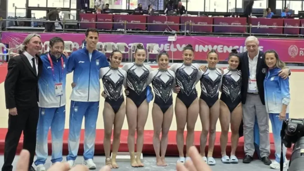Equipo argentino de gimnasia artística celebrando la medalla de oro en los Juegos Suramericanos Santa Fe 2026