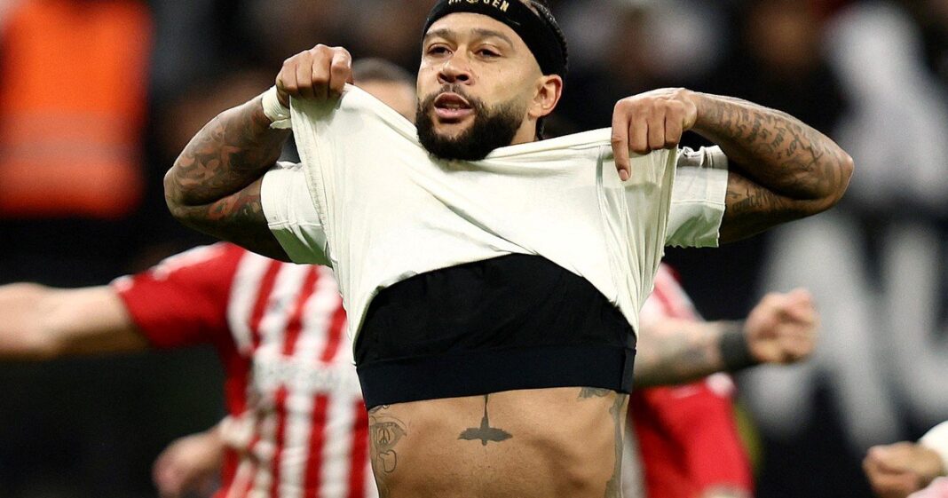 Memphis Depay durante un partido con la selección de Países Bajos