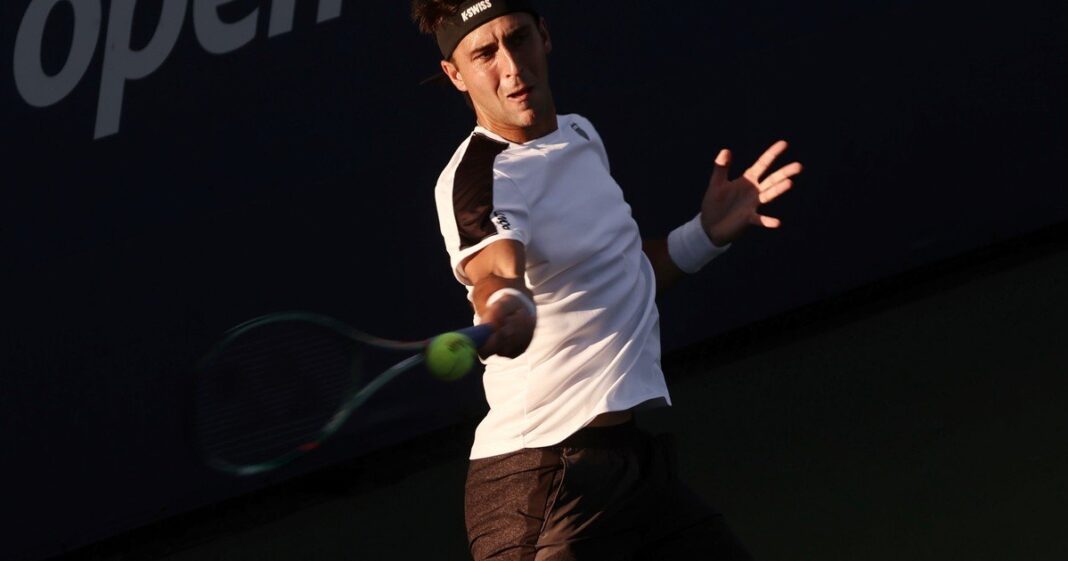 Tomás Etcheverry durante un partido en el US Open
