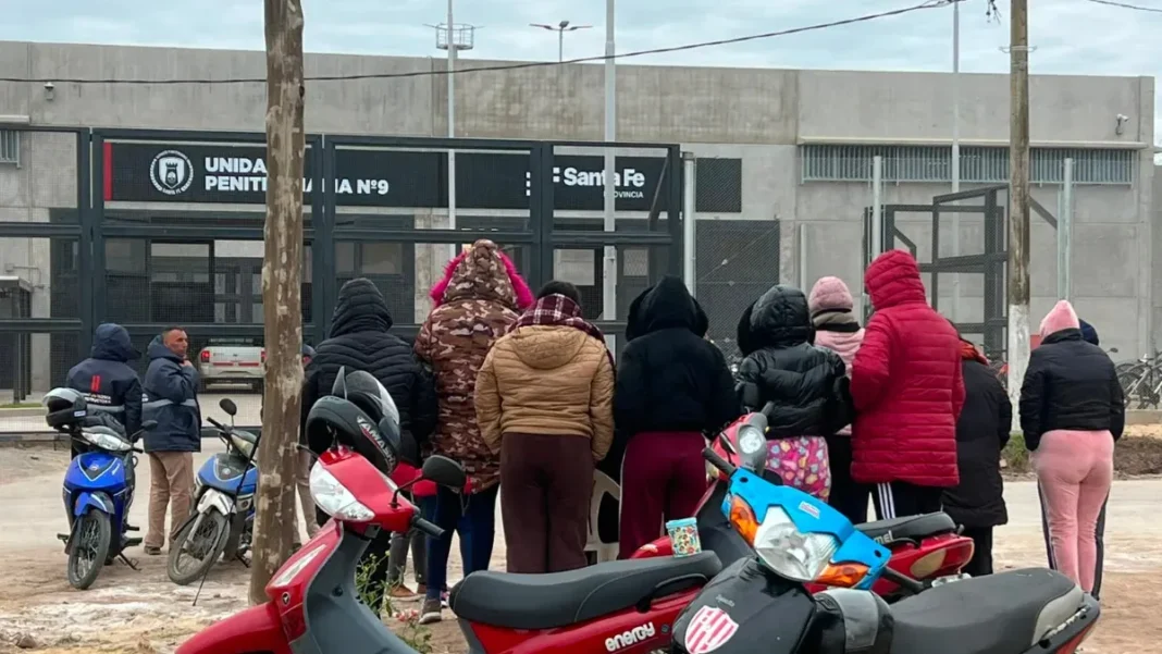 Protesta de familiares frente al nuevo complejo penitenciario de Recreo