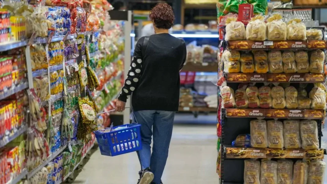 Gráfico de ventas en supermercados, autoservicios y shoppings según INDEC