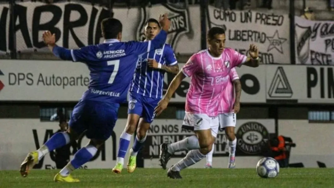 Estadio Islas Malvinas durante el partido entre All Boys y Godoy Cruz