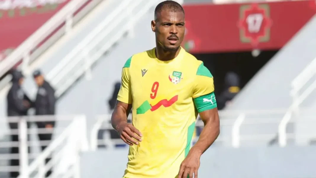 Steve Mounié, delantero de Benín, durante un partido