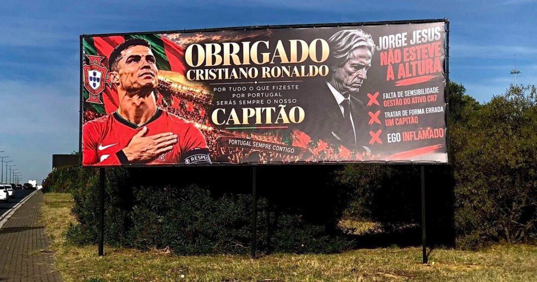 Carteles en Lisboa con mensajes de apoyo a Cristiano Ronaldo y críticas a Jorge Jesús