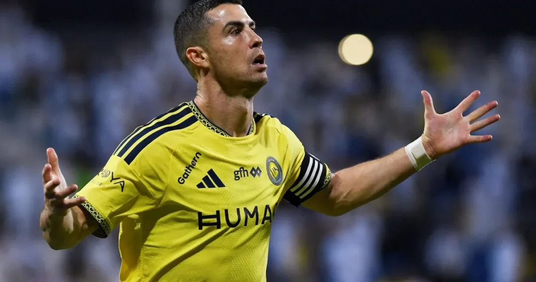 Cristiano Ronaldo celebra su gol con la camiseta de Al Nassr
