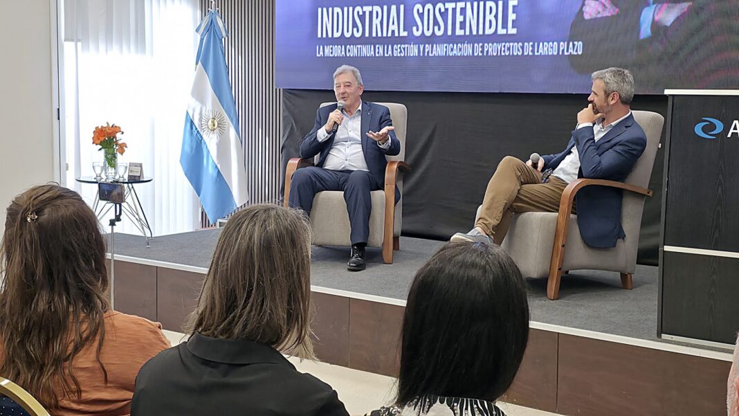 Daniel Herrero, CEO de PRESTIGE AUTO, durante su disertación en Villa María