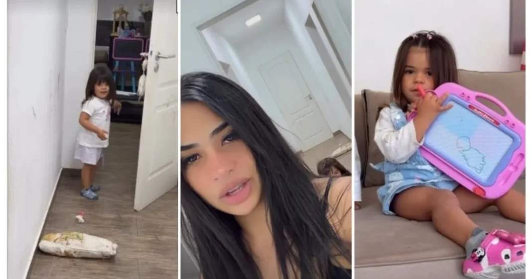 Daniela Celis junto a sus hijas gemelas