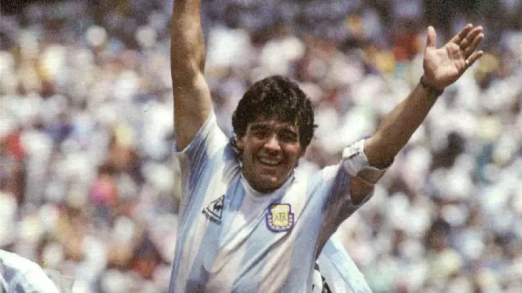 Diego Armando Maradona durante un partido de fútbol