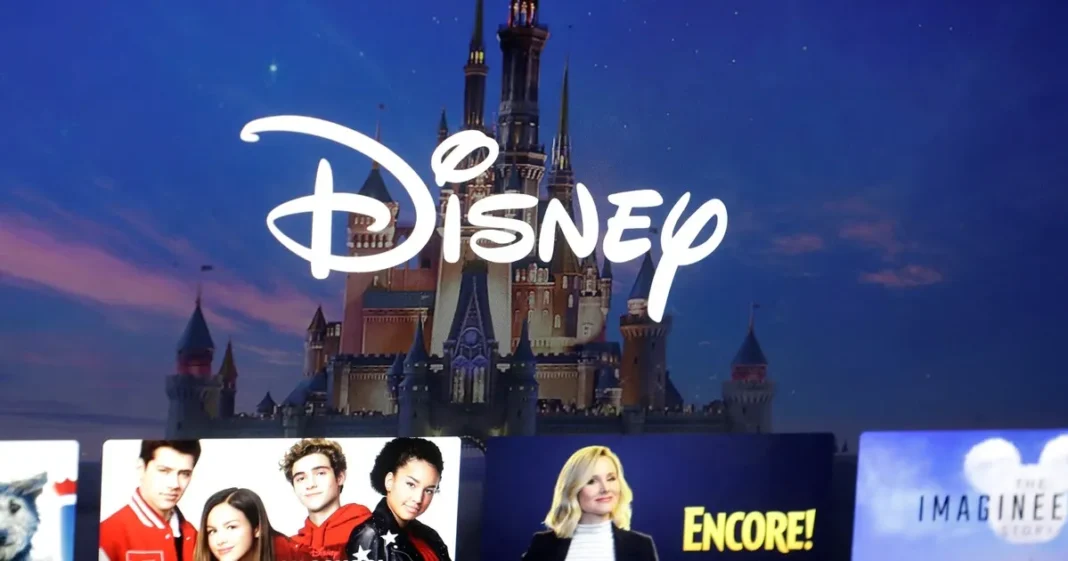 Logo de Disney+ sobre fondo oscuro con el texto Top 10 Argentina