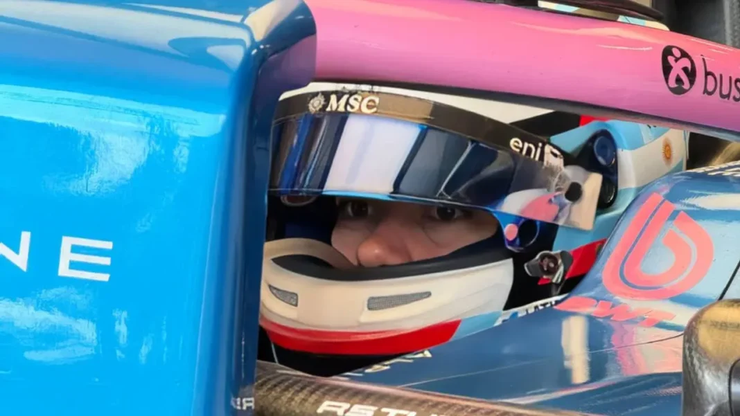 Franco Colapinto en el circuito de Marina Bay durante la clasificación del GP de Singapur
