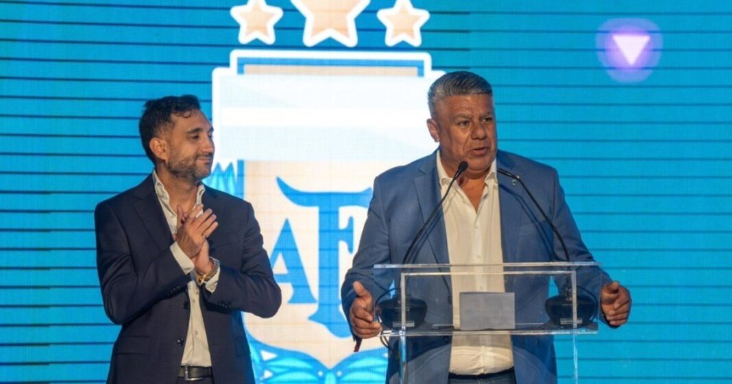 Fachada de los clubes Racing, San Lorenzo y Argentinos Juniors