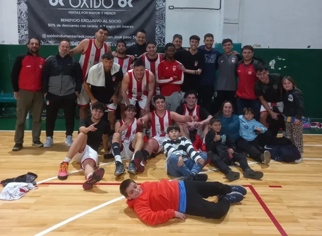 Jugadores de Maciel festejan la victoria ante Atlantic B en la Primera B rosarina