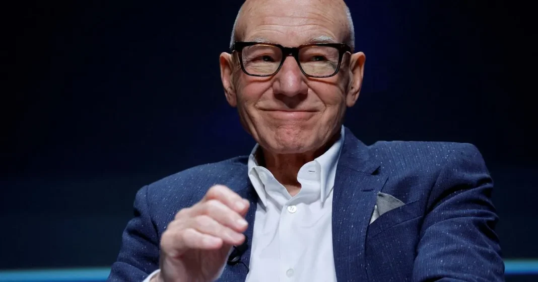 Patrick Stewart en una entrevista de 2023