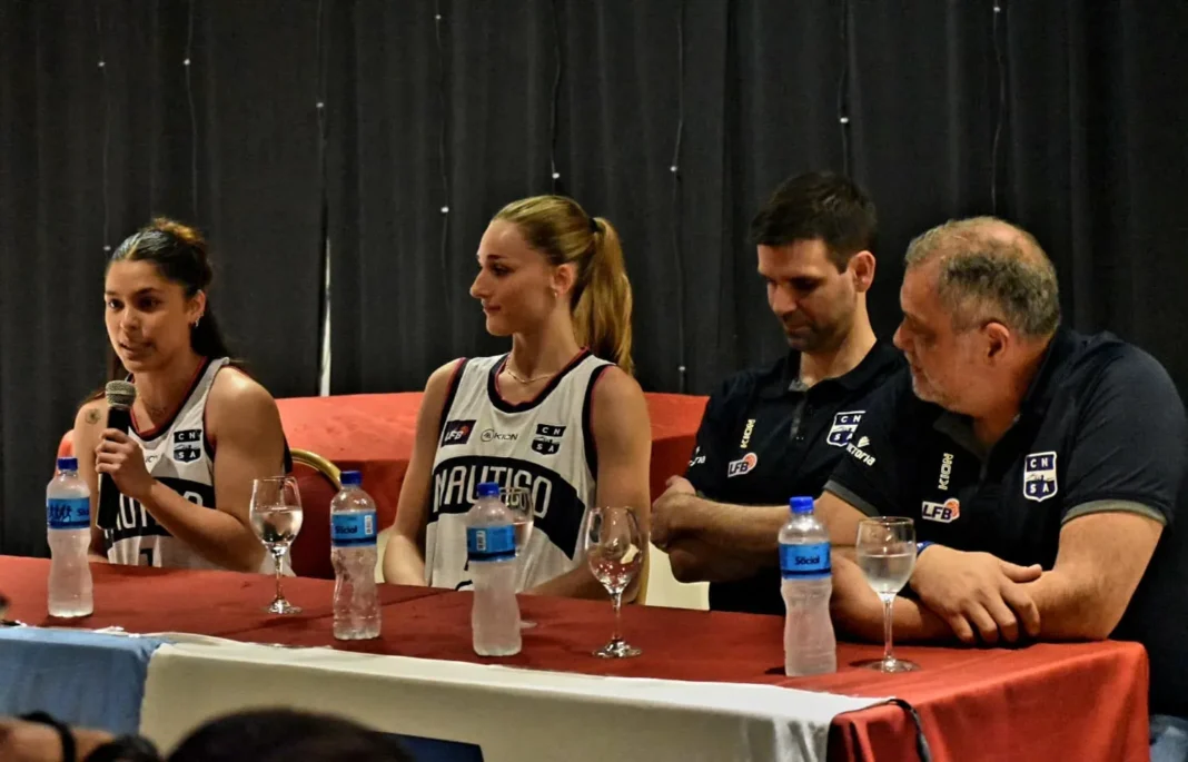 Presentación del plantel de Náutico Sportivo Avellaneda para la Liga Nacional Femenina