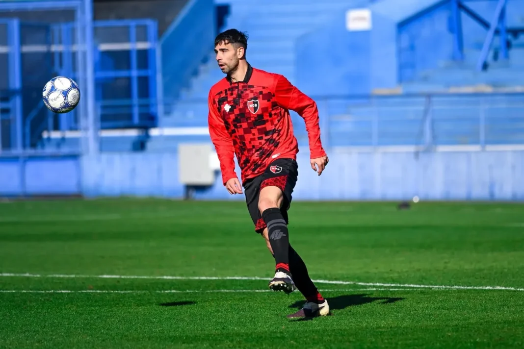 Lautaro Giannetti, defensor de Newell's, durante un partido